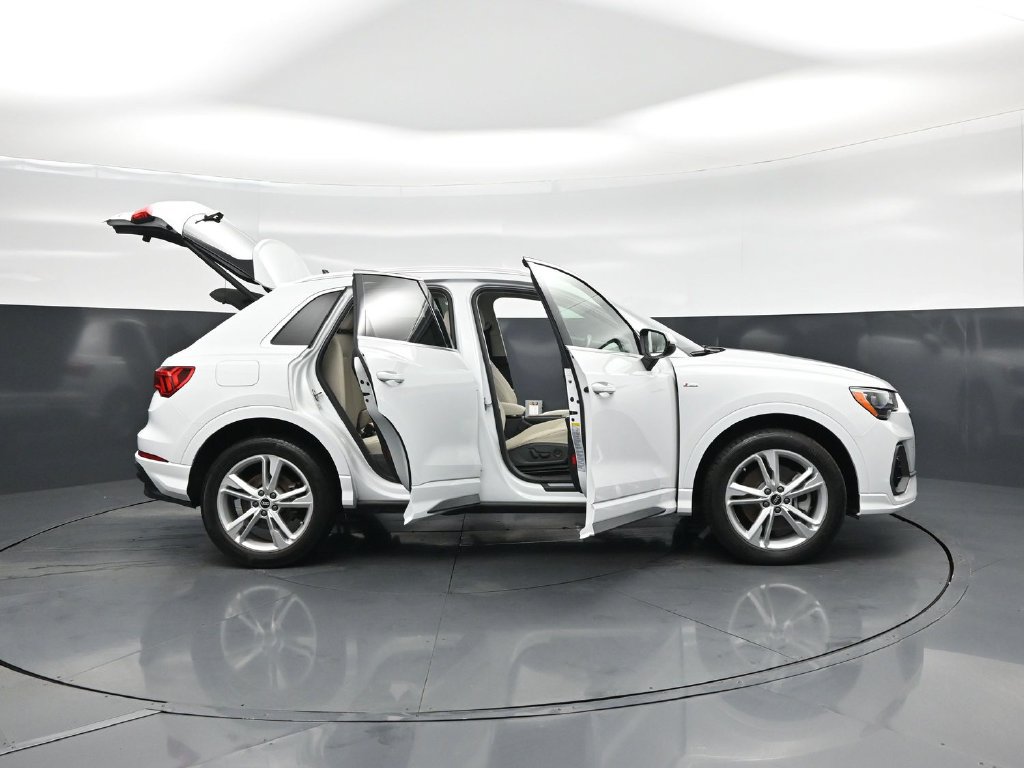 Used 2021 Audi Q3 2.0T Premium w/ Convenience Package AWD/4WD image 5