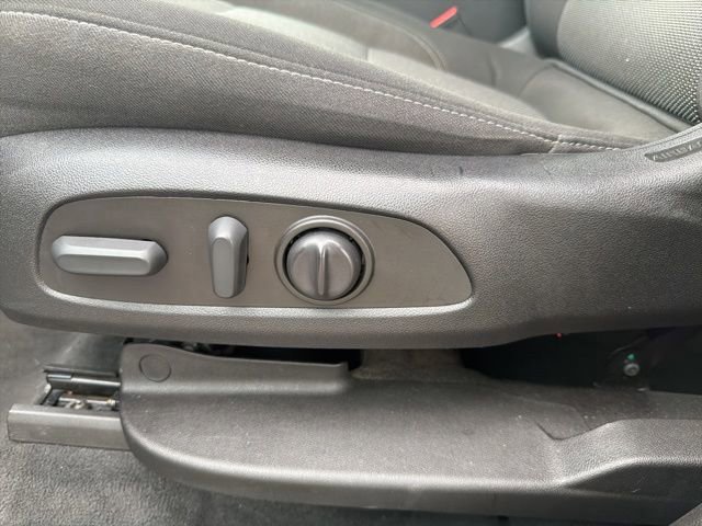 Used 2023 Chevrolet Traverse LT image 29