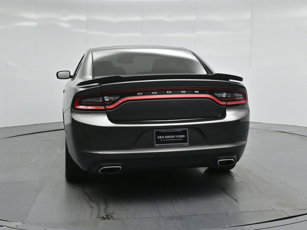 Used 2017 Dodge Charger SE w/ Blacktop Package RWD image 26