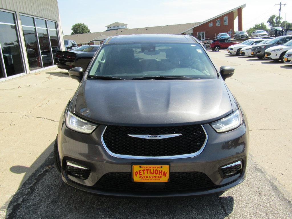 Used 2023 Chrysler Pacifica Touring-L FWD image 13