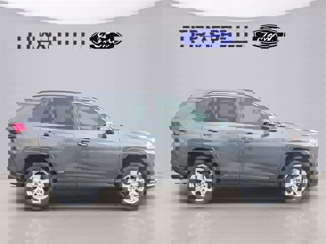 Used 2019 Toyota RAV4 LE image 11