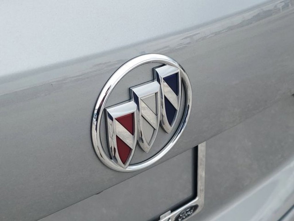 Used 2023 Buick Envision Essence image 36