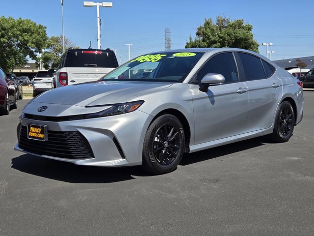 Used 2025 Toyota Camry LE FWD image 8