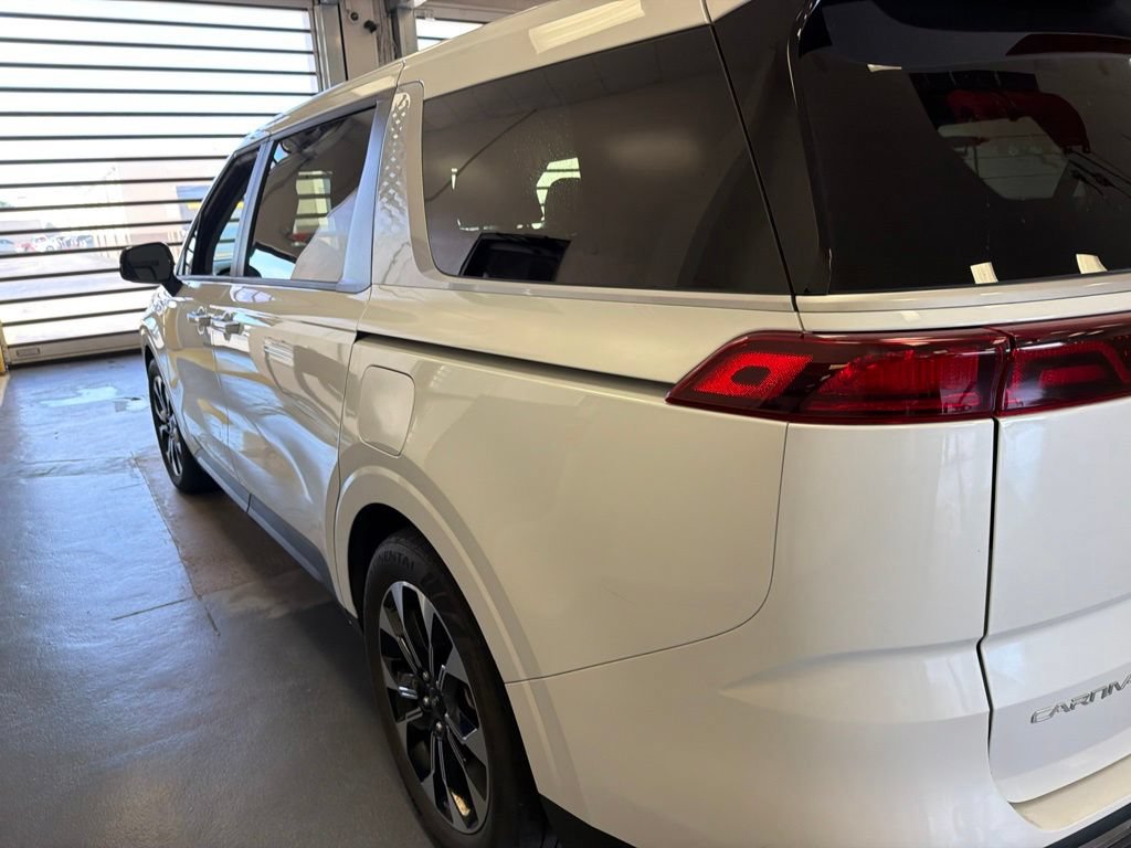 Used 2024 Kia Carnival EX FWD image 8