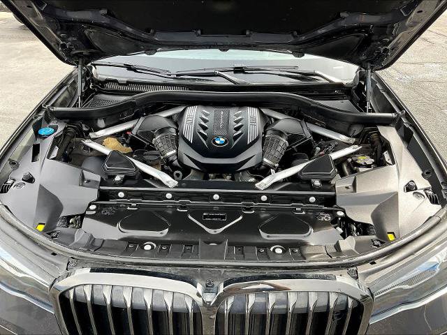 Used 2020 BMW X7 M50i w/ Dynamic Handling Package AWD/4WD image 32