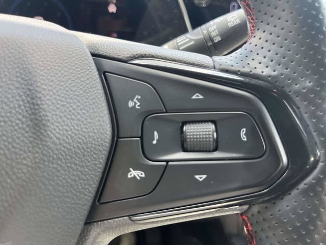 Used 2025 Chevrolet Trax RS w/ Sunroof Package FWD image 24