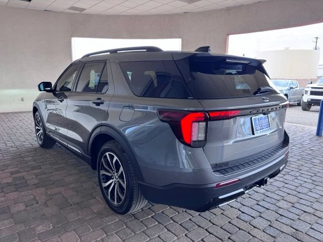 Certified 2025 Ford Explorer ST-Line RWD image 3