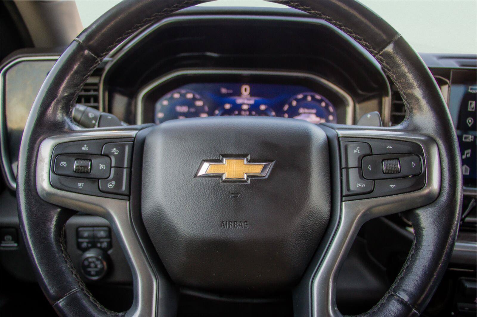 Used 2023 Chevrolet Silverado 1500 LTZ AWD/4WD image 9