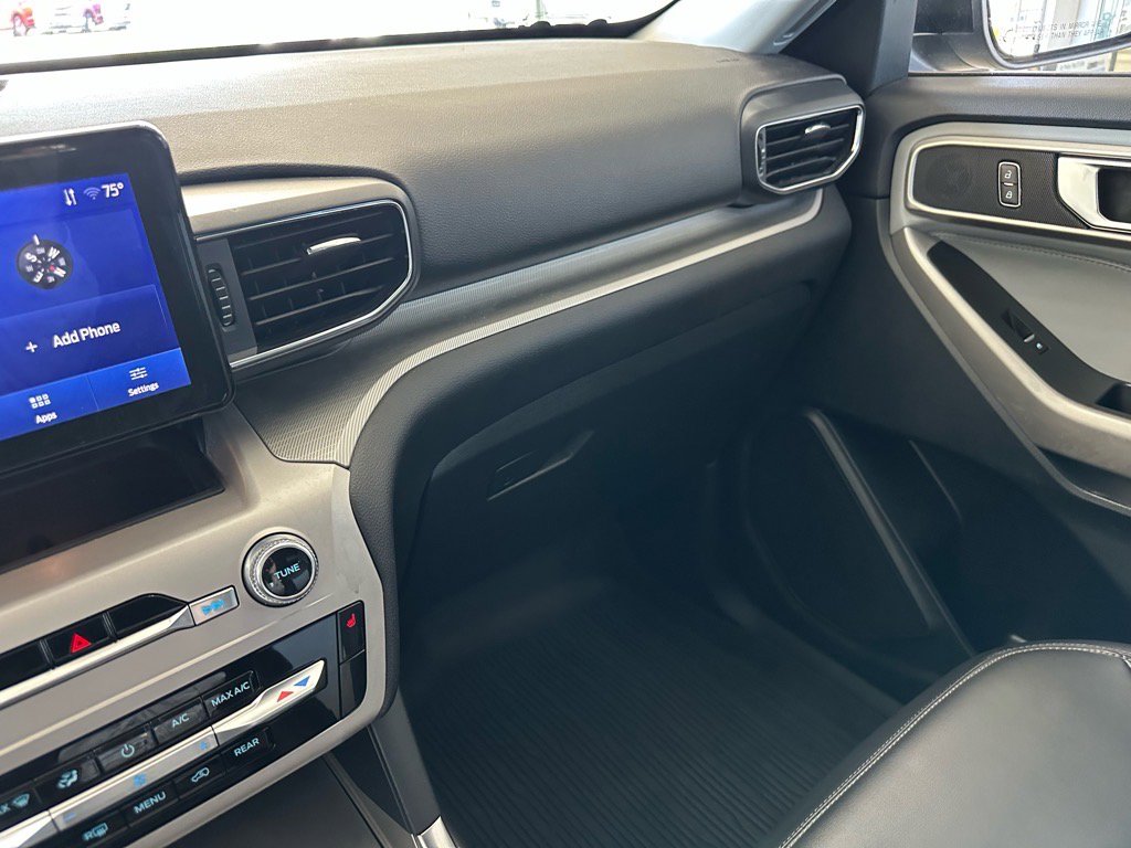 Certified 2024 Ford Explorer XLT w/ Equipment Group 202A image 39