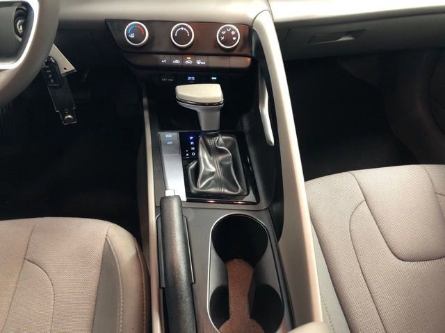 Used 2024 Hyundai Elantra SE image 15