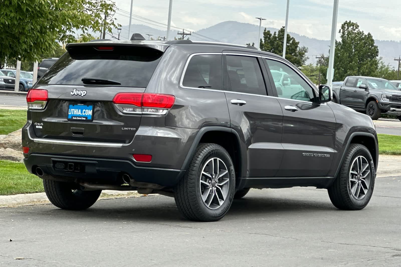 Used 2019 Jeep Grand Cherokee Limited w/ Luxury Group II AWD/4WD image 2
