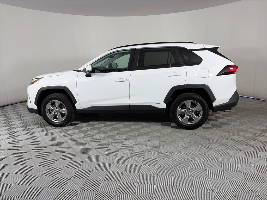 Used 2024 Toyota RAV4 XLE AWD/4WD image 4
