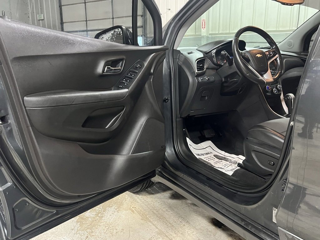 Used 2017 Chevrolet Trax LT w/ LT Convenience Package image 16