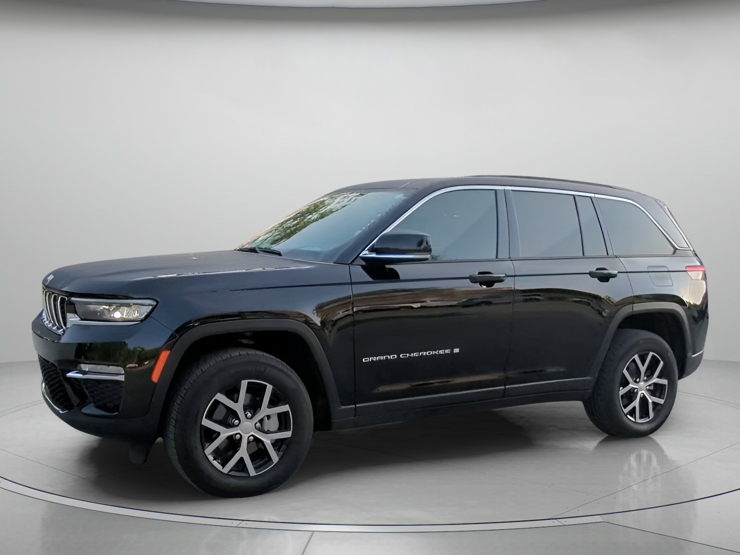 Used 2025 Jeep Grand Cherokee Limited AWD/4WD image 14