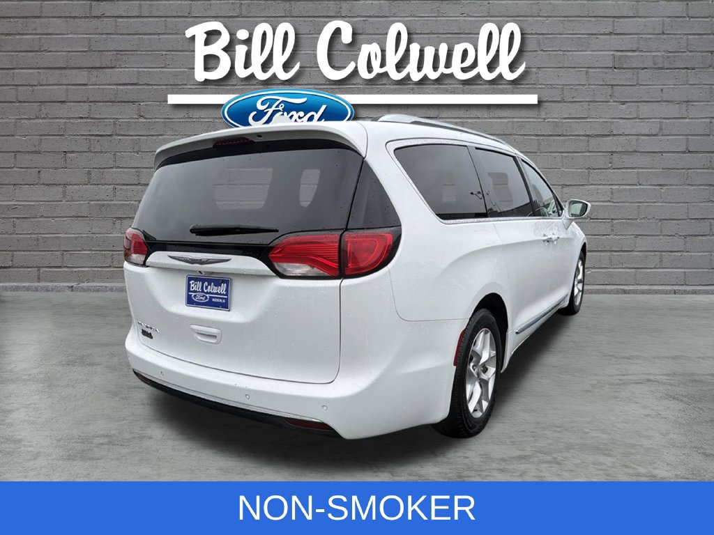 Used 2018 Chrysler Pacifica Touring-L w/ Tire & Wheel Group FWD image 4