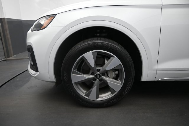Used 2025 Audi Q5 2.0T Premium Plus w/ Premium Plus Package AWD/4WD image 9