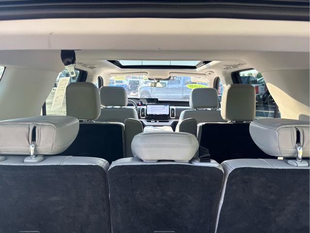 Certified 2025 Ford Expedition Active AWD/4WD image 9