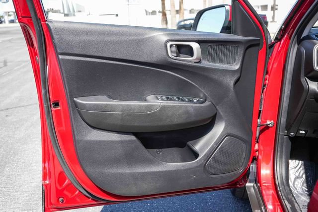 Used 2025 Hyundai Venue SEL FWD image 26