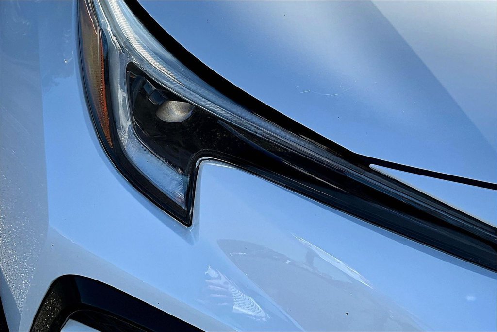 Used 2024 Toyota Corolla SE w/ SE Convenience Package FWD image 34