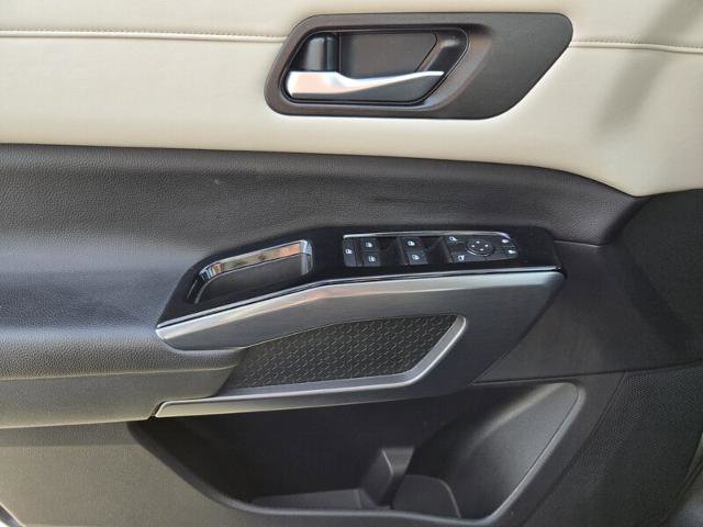 Used 2023 Nissan Pathfinder SL image 32