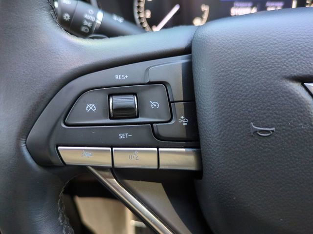 Used 2025 Cadillac XT6 Luxury image 27