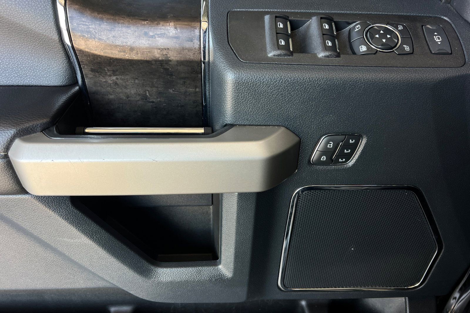 Certified 2022 Ford F250 Lariat w/ Black Appearance Package image 10