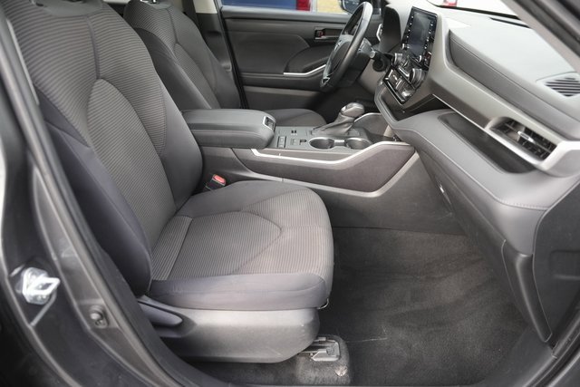 Used 2021 Toyota Highlander LE image 18