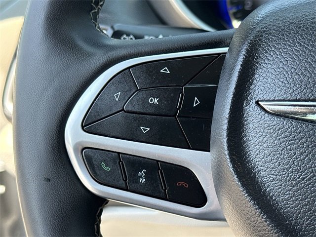 Used 2024 Chrysler Pacifica Touring-L image 36