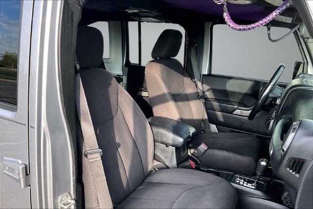 Used 2018 Jeep Wrangler Unlimited Sport w/ Connectivity Group AWD/4WD image 28