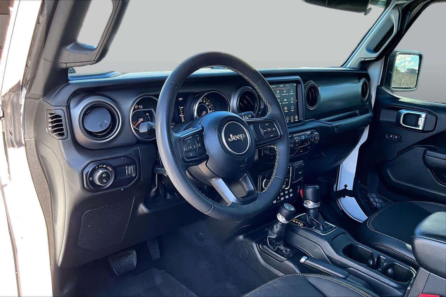 Used 2023 Jeep Gladiator Sport AWD/4WD image 18
