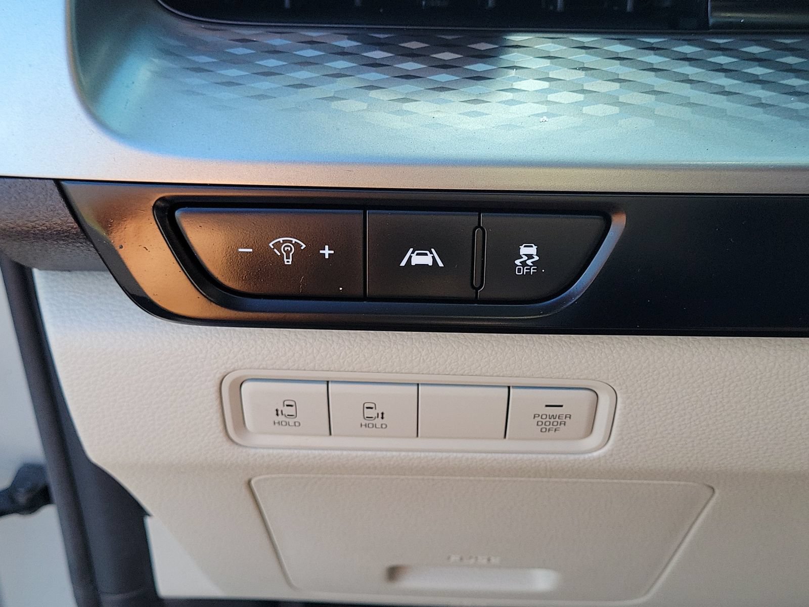 Used 2022 Kia Carnival LX FWD image 28