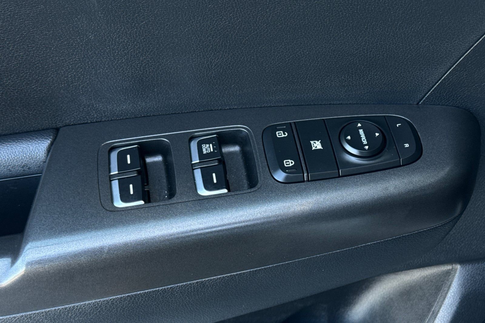 Used 2020 Kia Sportage LX FWD image 11