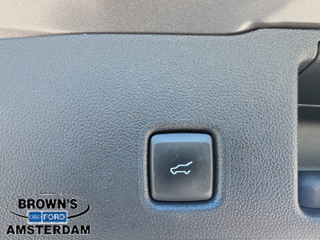 Certified 2022 Ford Escape SEL w/ SEL Stealth AWD Package image 10