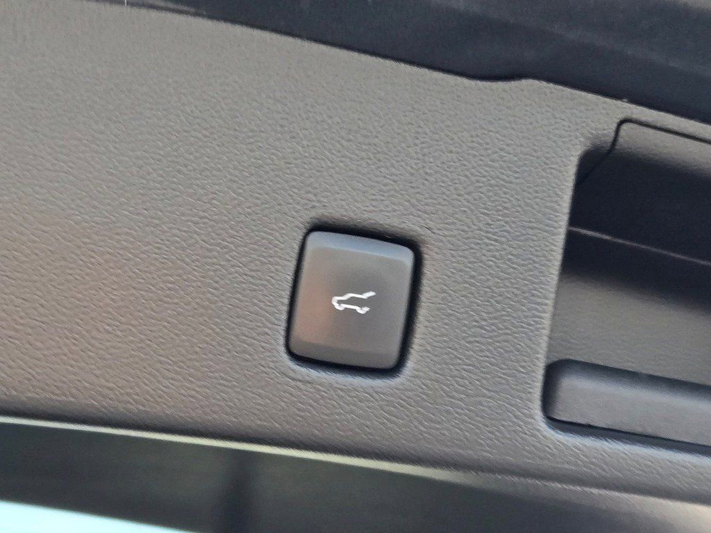 Certified 2022 Ford Escape SEL w/ Technology Package image 17