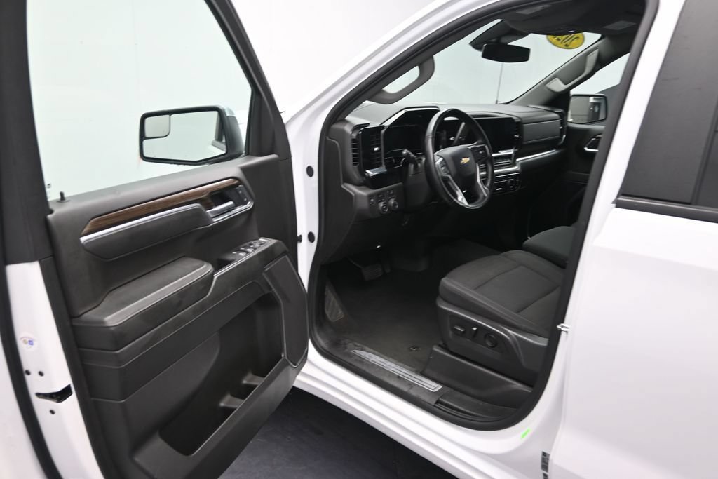 Used 2025 Chevrolet Silverado 1500 LT AWD/4WD image 12