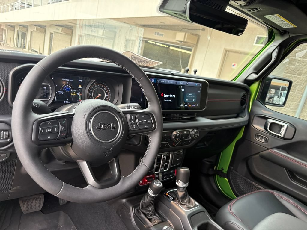 Used 2025 Jeep Gladiator Rubicon AWD/4WD image 17