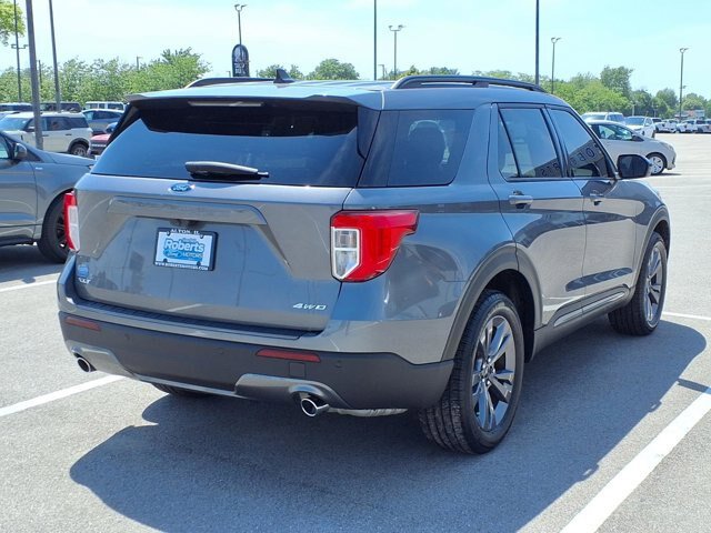 Certified 2023 Ford Explorer XLT w/ Equipment Group 202A AWD/4WD image 3