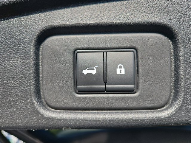 Used 2024 Nissan Pathfinder Platinum FWD image 16