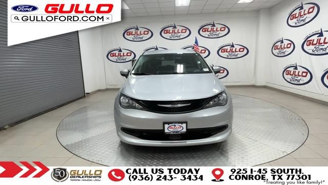 Used 2023 Chrysler Voyager LX FWD image 3
