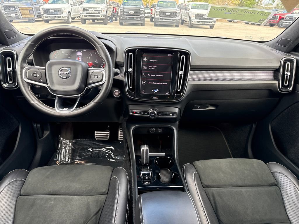 Used 2020 Volvo XC40 T5 R-Design image 8