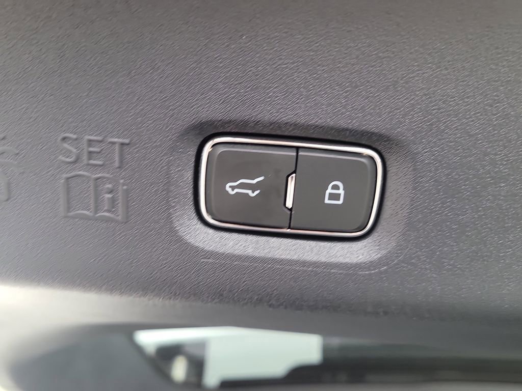 Certified 2025 Ford Expedition Max Platinum image 9