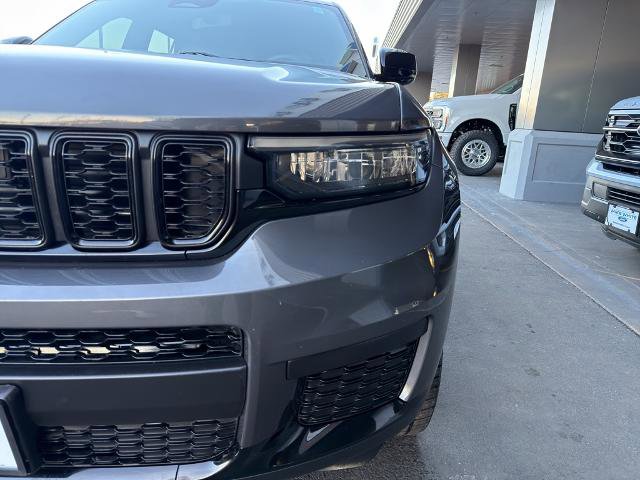 Used 2023 Jeep Grand Cherokee L Laredo image 4