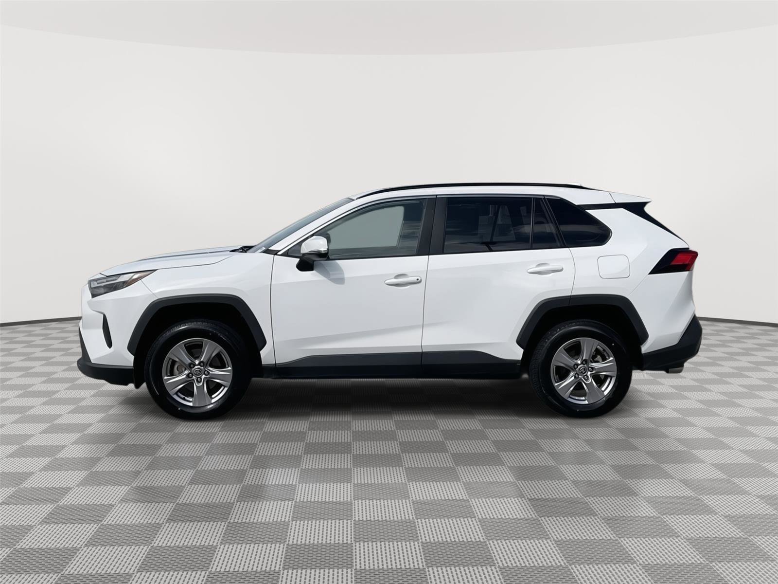 Used 2023 Toyota RAV4 XLE AWD/4WD image 2