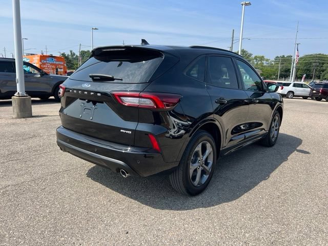 Certified 2024 Ford Escape ST-Line w/ Tech Pack #1 AWD/4WD image 3