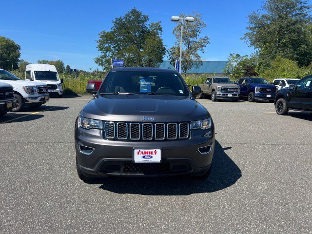 Used 2019 Jeep Grand Cherokee Laredo AWD/4WD image 2