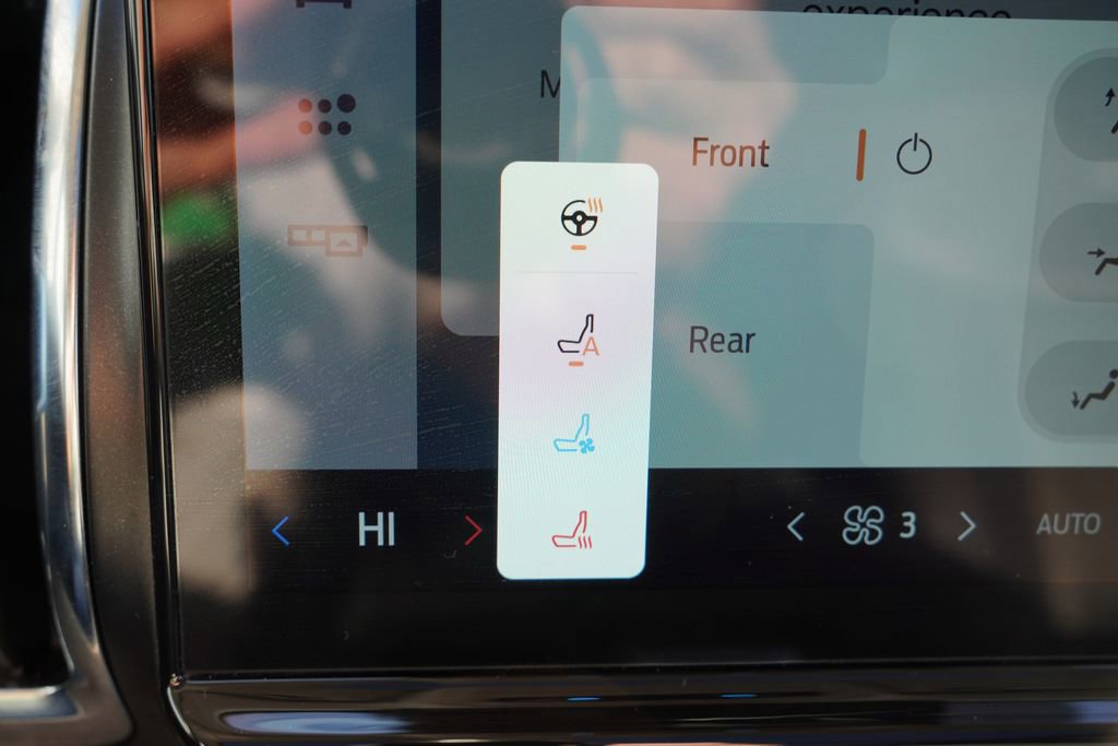 Certified 2025 Ford Expedition Max Platinum image 33