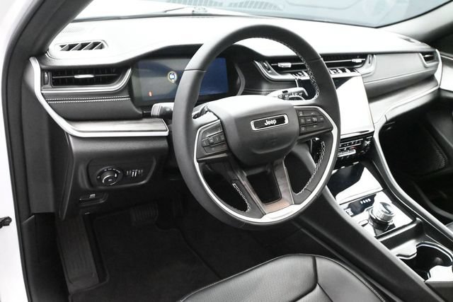 Used 2025 Jeep Grand Cherokee L Limited w/ Luxury Tech Group II AWD/4WD image 9