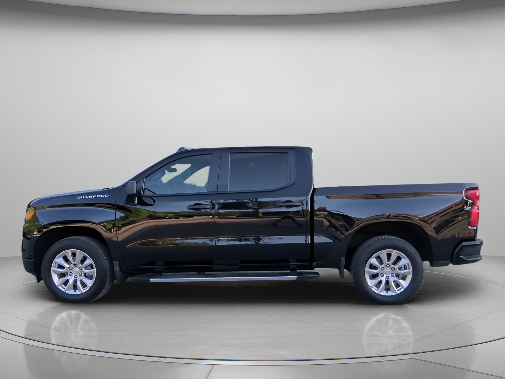 Used 2024 Chevrolet Silverado 1500 Custom RWD image 18