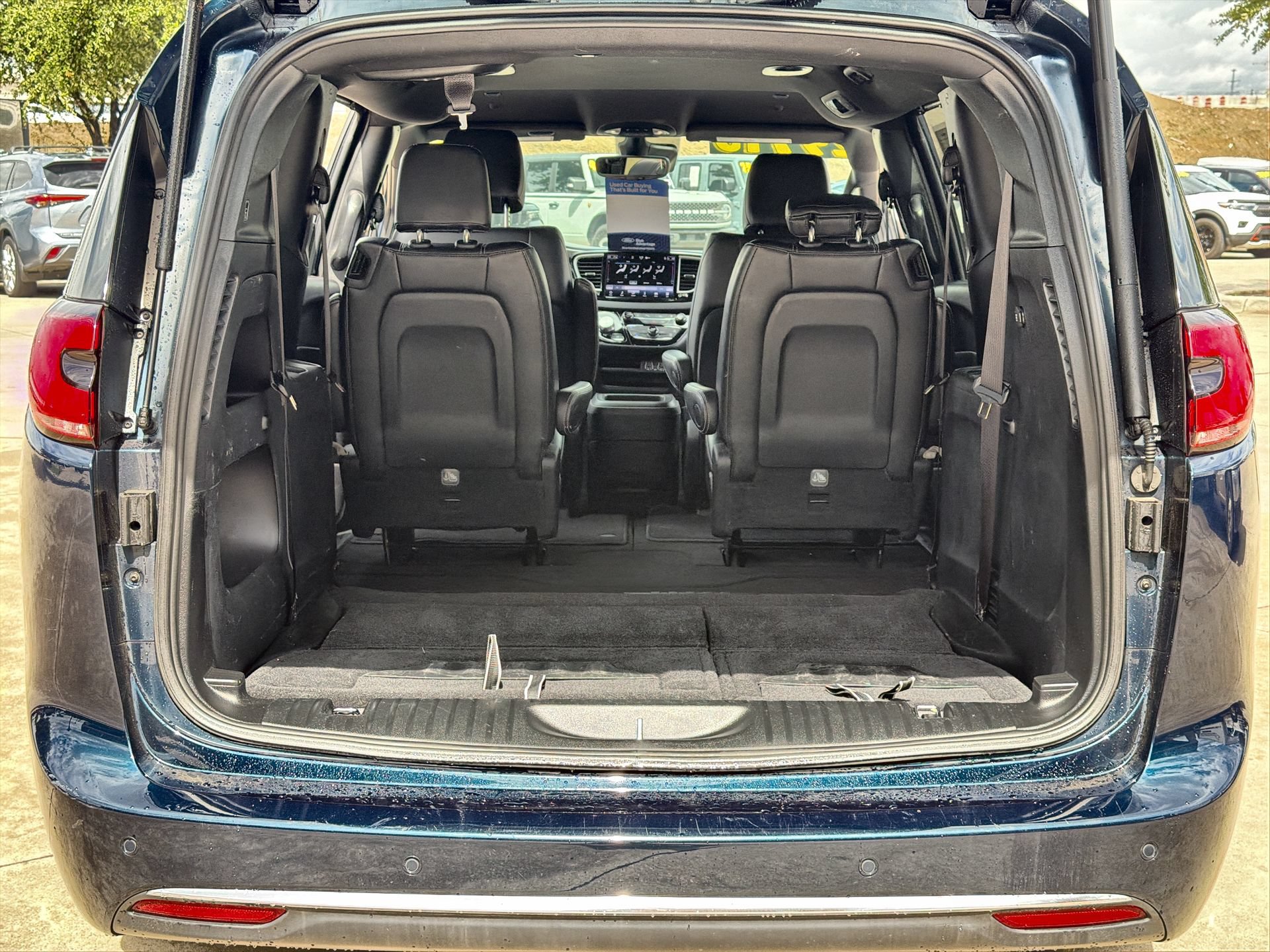 Used 2025 Chrysler Pacifica Select FWD image 23