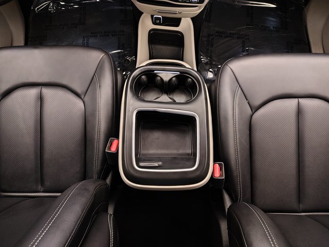 Used 2024 Chrysler Pacifica Limited FWD image 30